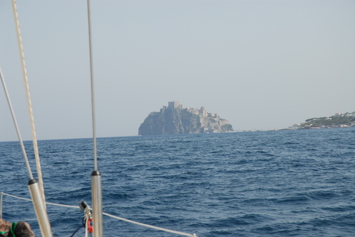 le chateau d Ischia à l'arrivée